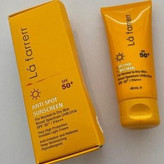 کرم ضدآفتاب و ضدلک بدون رنگ پوست های خشک و معمولی spf50 لافارر